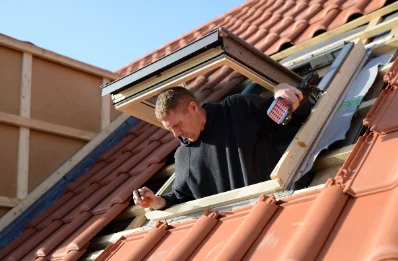 Pose de fenêtres de toit Velux à Azur